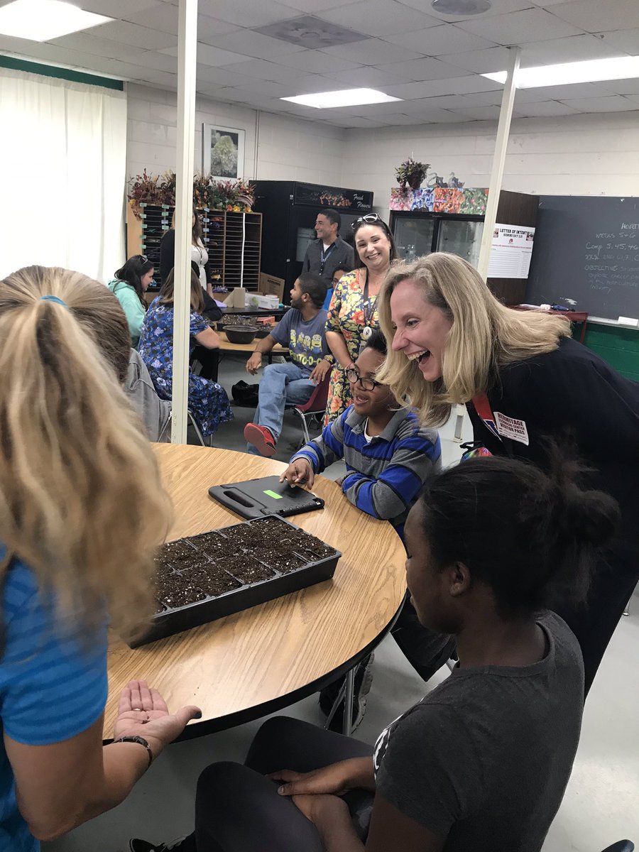 ExEdHcps's tweet image. Thank you to @RepSpanberger for spending the afternoon with us getting to know the students in our C-SEP program and the Hermitage ACE Center. HCPS Transition Services are doing awesome things for our students! @HenricoSchools #postsecondarytransition #LifeReady @HendoCTE