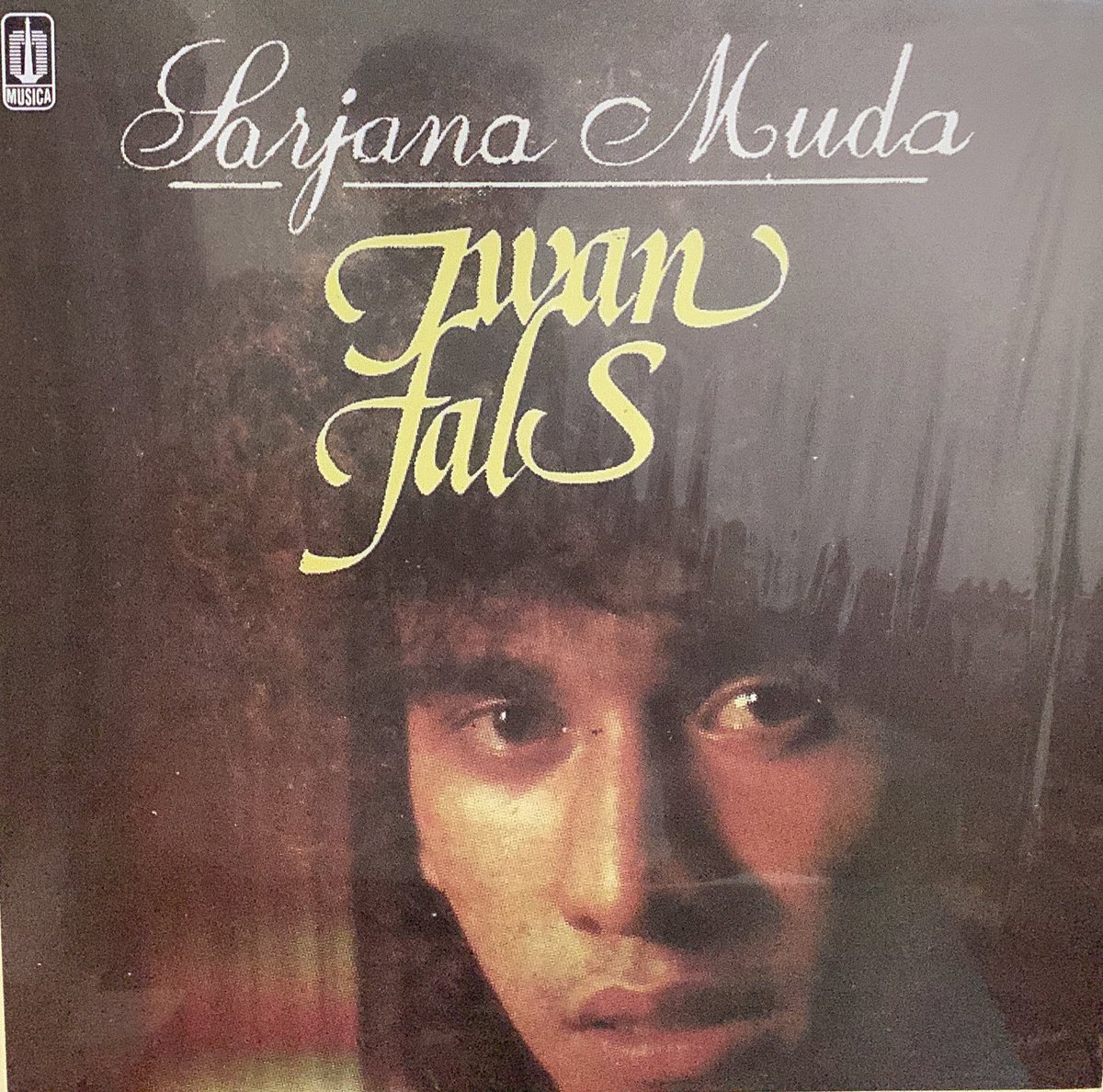 Album klasik ‘Sarjana Muda’ (1981) dari <a href="/iwanfals/">VL</a> baru di rilis ulang oleh oleh <a href="/MusicaStudios/">Musica Studio's</a> dalam format vinyl. Di album Ini terdapat lagu “Guru Oemar Bakrie”, “22 Januari” dan “Yang Terlupakan”. #IwanFals #BillboardID
