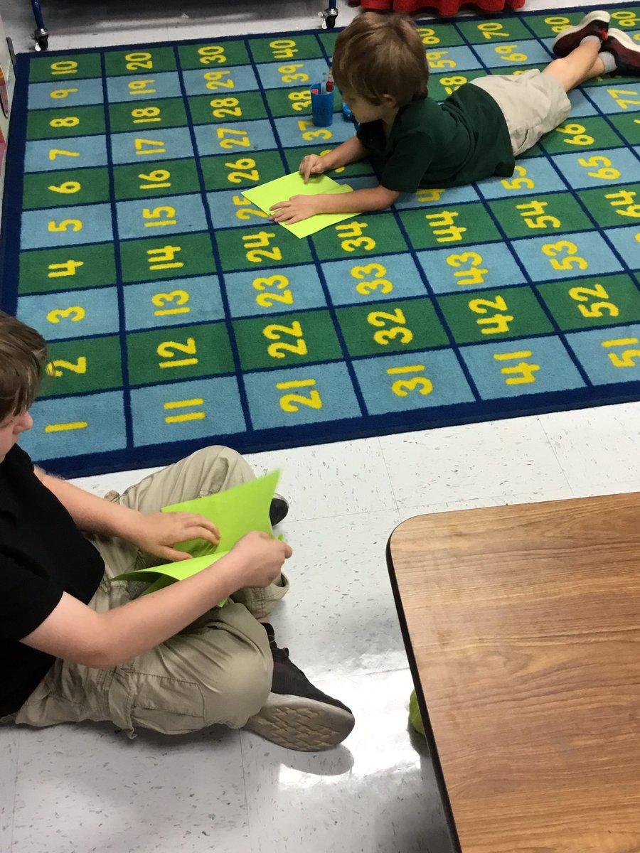 Learning how to orally tell our stories by touching and telling across the pages during writers workshop @MooreMagnetES <a href="/smgaillard/">Sean Gaillard</a> #mooretogether #wsfcs