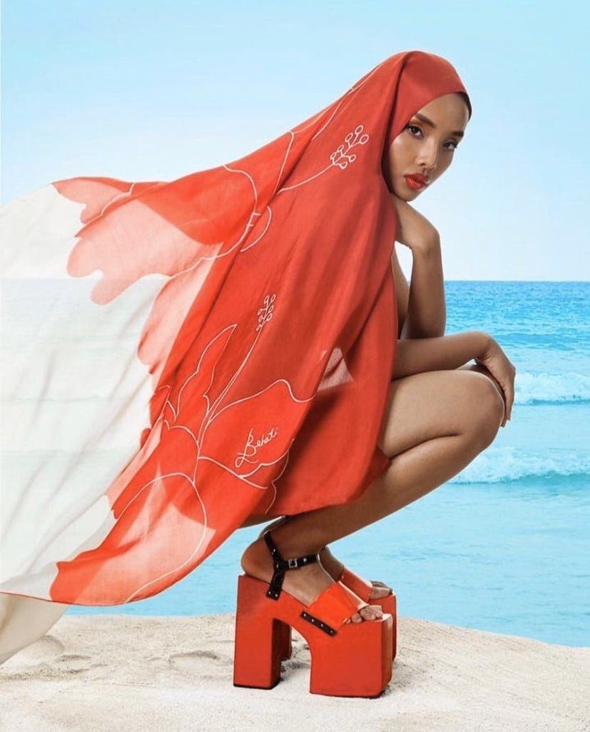 AWATNINews's tweet photo. #AWATNINews [VIRAL] ‘Ingatkan dah berhijrah sebab teruk kena kecam, rupanya...’ Manis bertudung merah menyala namun berposisi buang air besar, top model Haneesya Hanee digesa netizen segera bertaubat. https://t.co/n5nZQ8tdcx