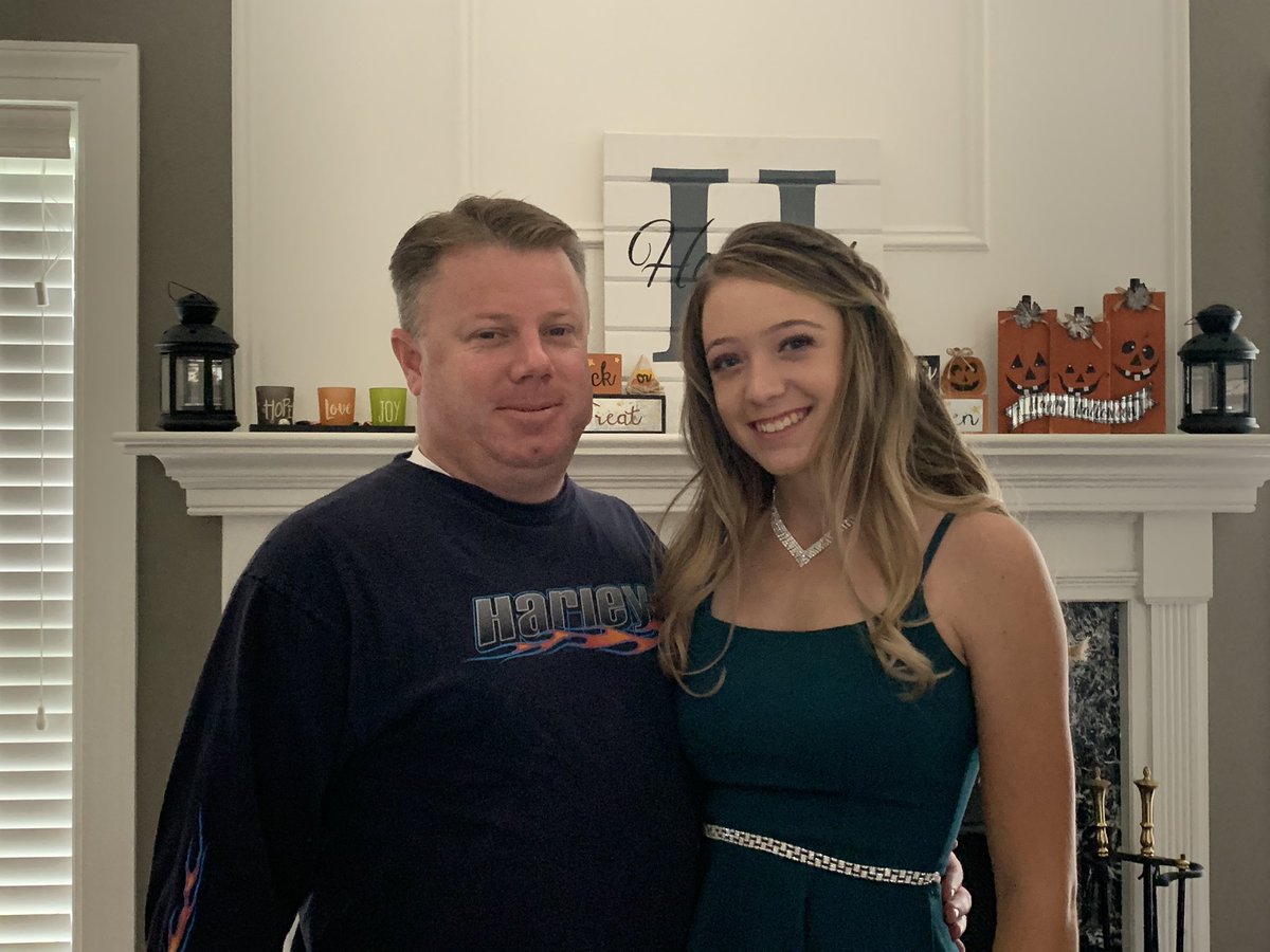 h_taylor__'s tweet photo. Senior homecoming✨ 10/5/19 https://t.co/aa2yiVEIHv