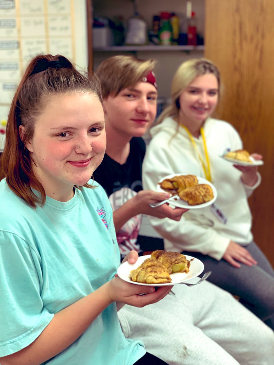 Today at our weekly meeting FCCLA members celebrated autumn by baking delicious apple pie bites! #SPSCTE #bakingisascience #FCCLA #ourmeetingsareFUN