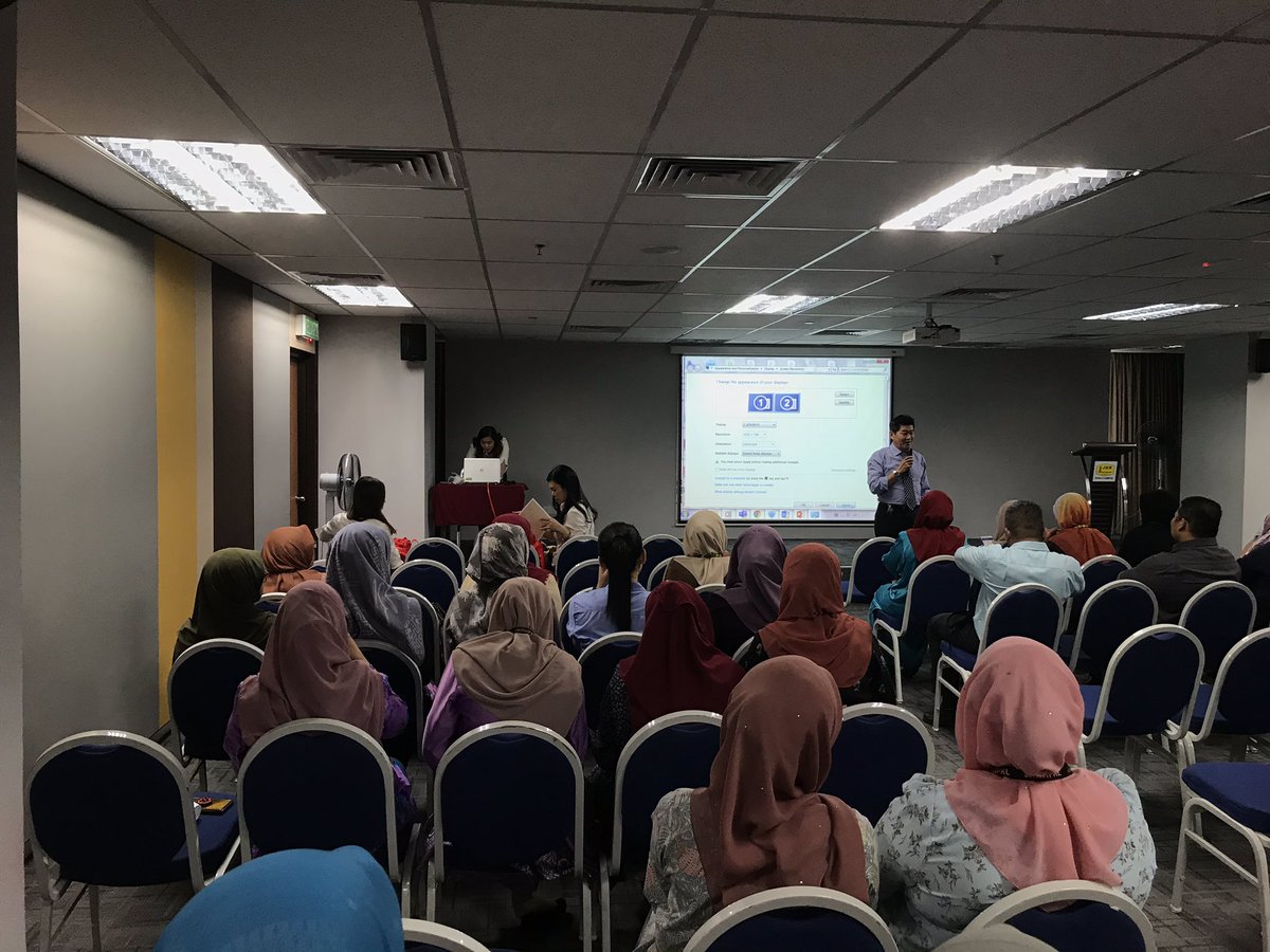 JKRKualaLumpur's tweet photo. 10 Oktober 2019: Satu Taklimat Produk Batu Kekunci Konkrit oleh Sunway Paving Solutions Sdn Bhd di Dewan Serbaguna @JKRKualaLumpur
@MOWorks
@JKRMalaysia
@JkrklWp
#TogetherWeDeliver
#WorkAsAFamily
#SayangiMalaysiaku https://t.co/kSn0VtstaE