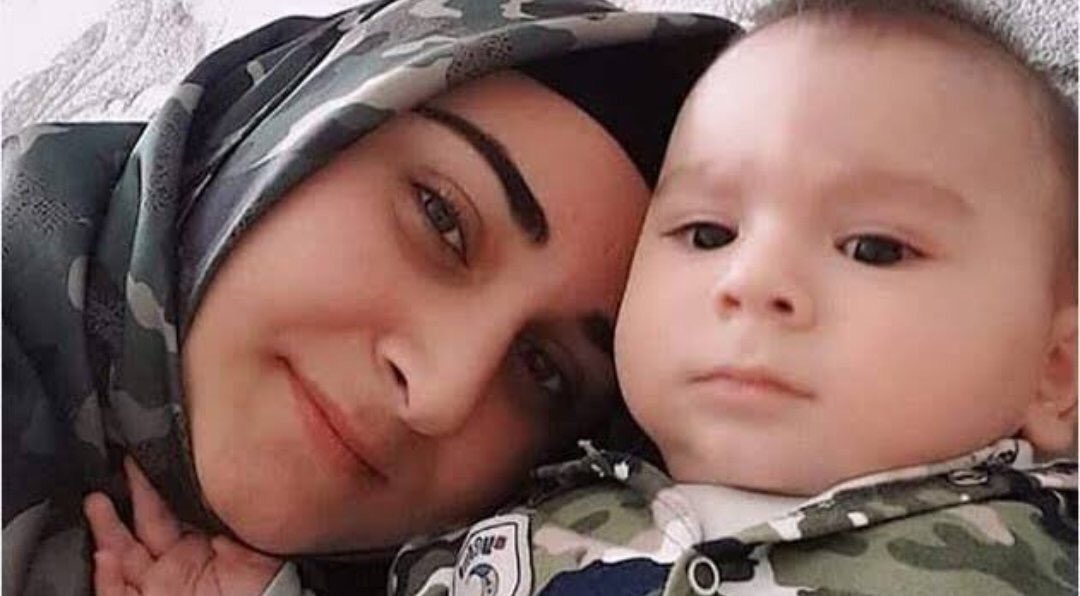 Serap Eser 17 yaşında okula giderken pkk’nın attığı molotofla yakıldı.
Şenay Aybüke 22 yaşında öğretmen PKK tarafından öldürüldü.
Bedirhan daha bebek di PKK tarafından katledildi.
Bunları insanlık suçu saymadılar, bunlar için barışı hatırlamadılar.