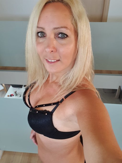 Einen sch&ouml;nen Start in den Tag ihr Lieben.  #blondehair #GutenMorgen #goodmorning  #pretty #portraitmood<a href="/tag/blondehair"class="tags">#blondehair</a><a href="/tag/goodmorning"class="tags"><span>#goodmorning</span></a><a href="/tag/pretty"class="tags"><span>#pretty</span></a><a href="/tag/gutenmorgen"class="tags"><span>#gutenmorgen</span></a><a href="/tag/portraitmo"class="tags"><span>#portraitmo</span></a>