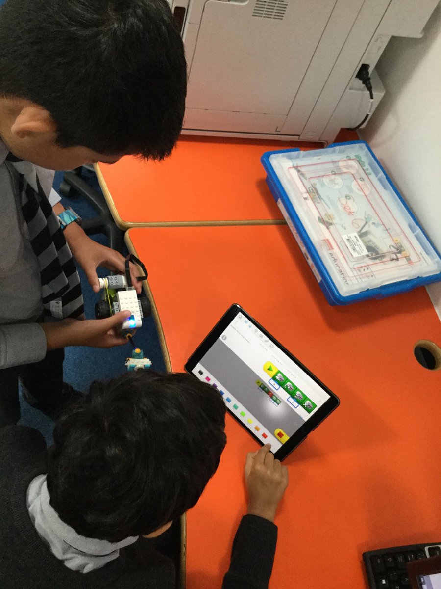 TechnologyDHS's tweet image. We love coding #SchoolCodingTeam #LEGO Robotics