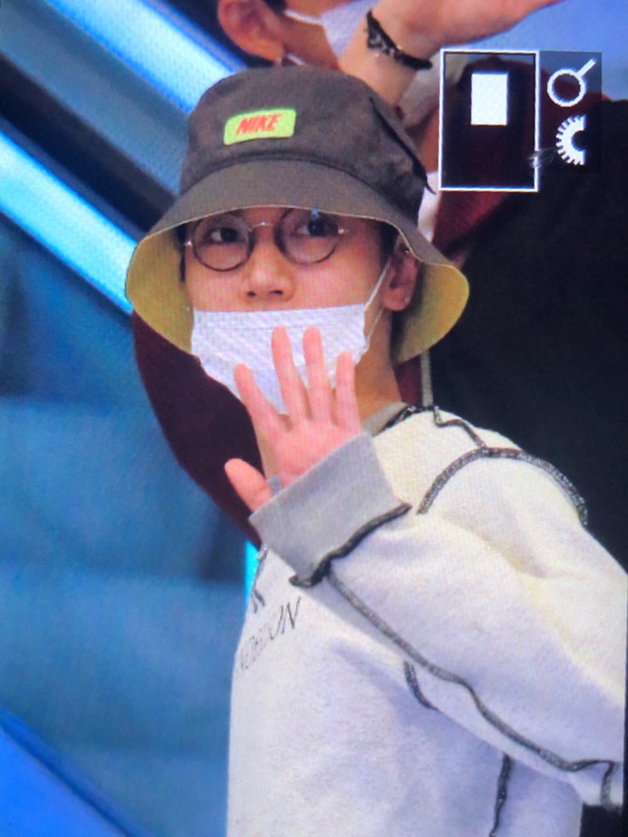 Sentimentalfly's tweet image. 09/10/2019 #Ten #superM
사실 미국오면서 연차 다 썼거든요... 그래도 저 어디 도망간거 아닙니다,,흑😭