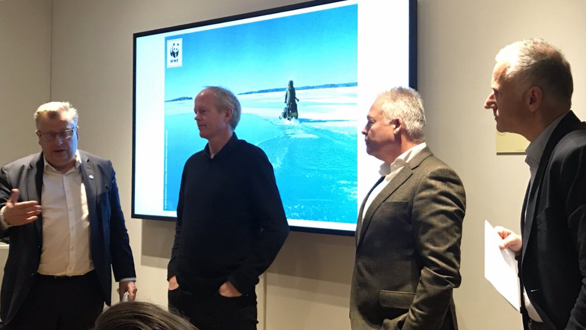 Gry Nergård (@gnergrd) on Twitter photo «Vi har god fart i klimaarbeidet» sier Atle Hamar, statssekretær i Klima- og miljøverndepartementet. «Ikke god nok fart, det viser både ungdomsopprøret, det villere været og regjeringens innrømmelse av ikke å nå egne mål» sier Lars Haltbrekken fra SV.
På frokostmøte hos <a href="/Finnor/">Finans Norge</a> «Vi har god fart i klimaarbeidet» sier Atle Hamar, statssekretær i Klima- og miljøverndepartementet. «Ikke god nok fart, det viser både ungdomsopprøret, det villere været og regjeringens innrømmelse av ikke å nå egne mål» sier Lars Haltbrekken fra SV.
På frokostmøte hos <a href="/Finnor/">Finans Norge</a>