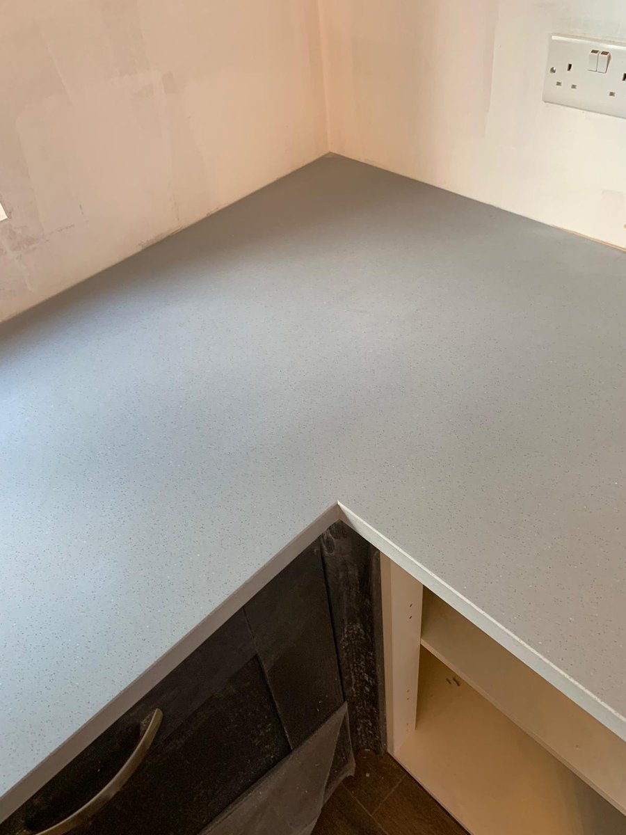 Olly London Kitchen Worktop Fitter tweet media