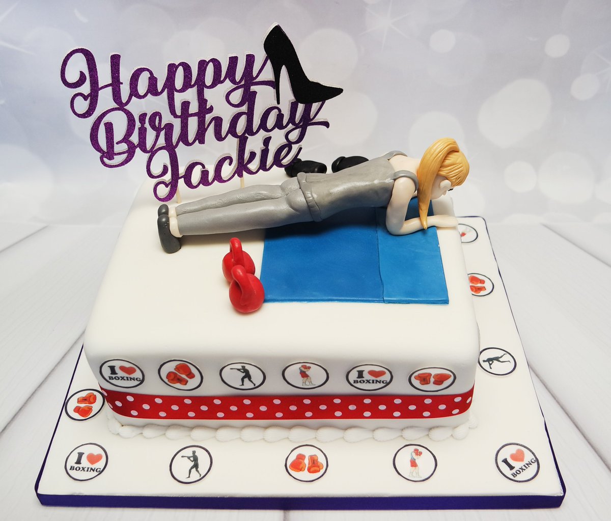 CraftyCakesSW's tweet photo. A bespoke birthday cake for a fitness fanatic!
#bespokecakeexeter #birthdaycake #birthdaycakeexeter #boxingcake #fitness#fitnessfanatic #craftycakesexeter https://t.co/UgPewbb9pW