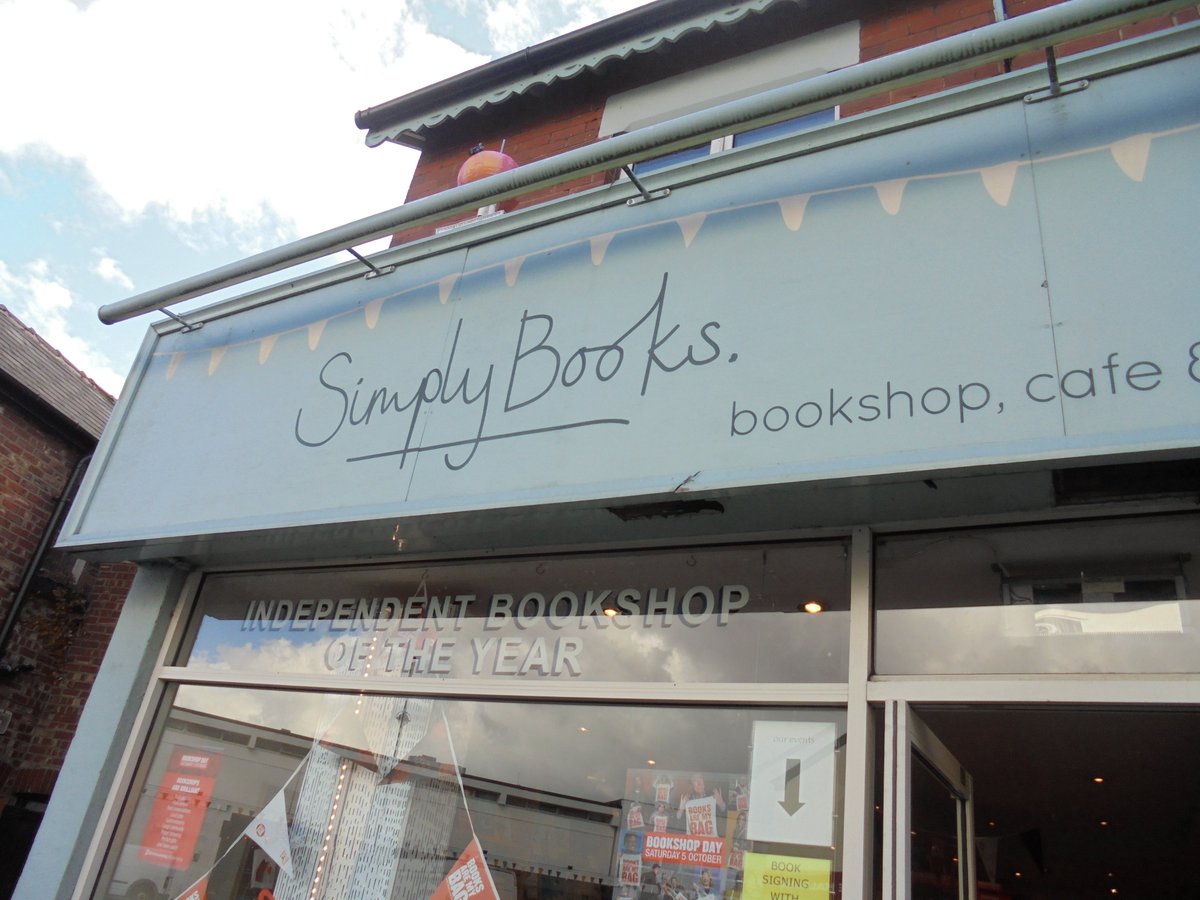 EnglishHghs's tweet photo. Wow! What an amazing day some of our Year 9 students had @simplybooksNo1 . Thank you so much @sdowdtrust for our #Bookshopspree grant, they have chosen lots of exciting new titles to feature in our School Library. https://t.co/ZvXC9vku9i