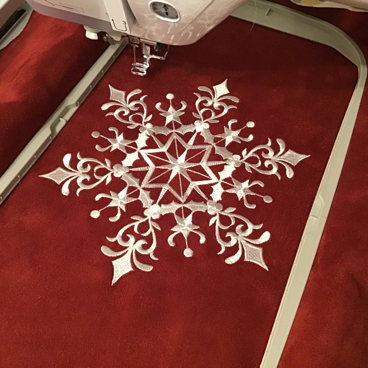 Who loves an intricate #snowflake ? ❄️

#cushion #Christmasdecor #Christmascushion #festiveinteriors #interiorstyling #softfurnishings #homedecor #mybeautifulhome #earlybiz #wnukrt #rtukseller #britcraft #craftbuzz #cavetsy #QueenOf #justagift #UKSmallBiz