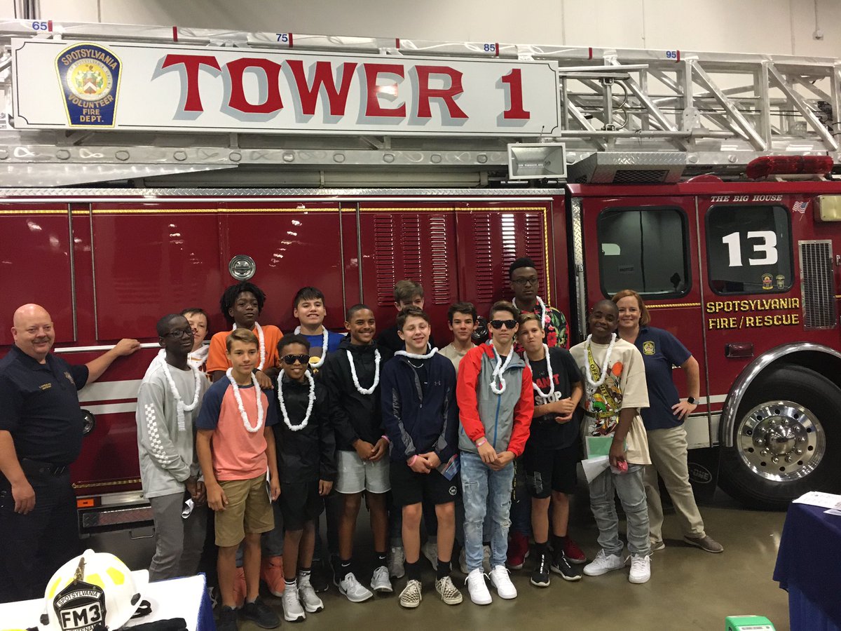 MrsHallAGW's tweet photo. 8th grade students attended the Discover Your Future field trip today! What a great way to get our 8th graders thinking about all of the possibilities that are out there #agwtigers https://t.co/RkImutWHPT