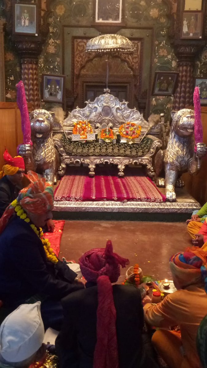 Pushpra44044304's tweet photo. Gaddi pujan at FORT REWA before the start of procession of Dushraha by me. https://t.co/E7XU56FTLZ