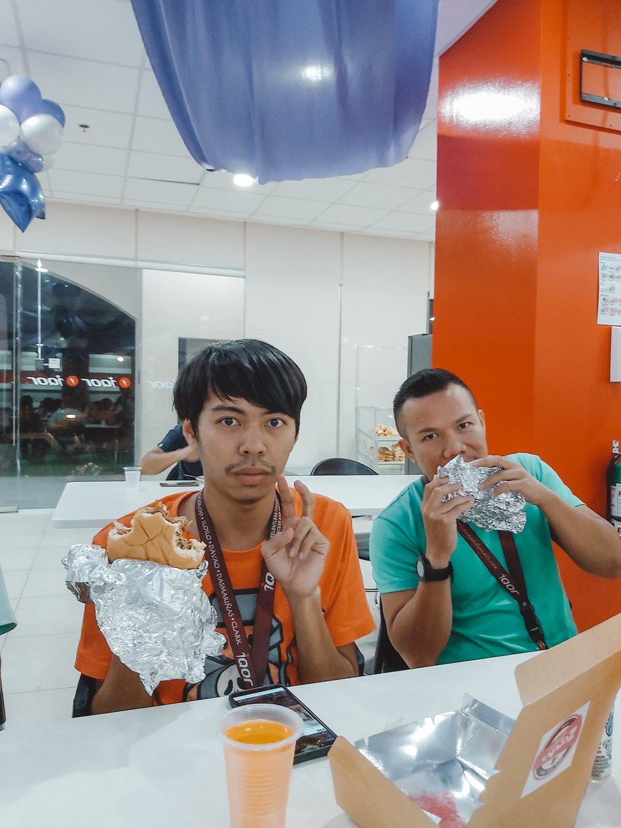 kunibels's tweet photo. Enjoying the 3rd day of #CSW2019 with the Team and Burgeeeeeeerrrssss!!!! ❤❤❤❤❤❤ @MadeinBacoLOUD #PurpleLife #weareMETRO #MadeinBacoLOUD https://t.co/umLuJvgF8Y