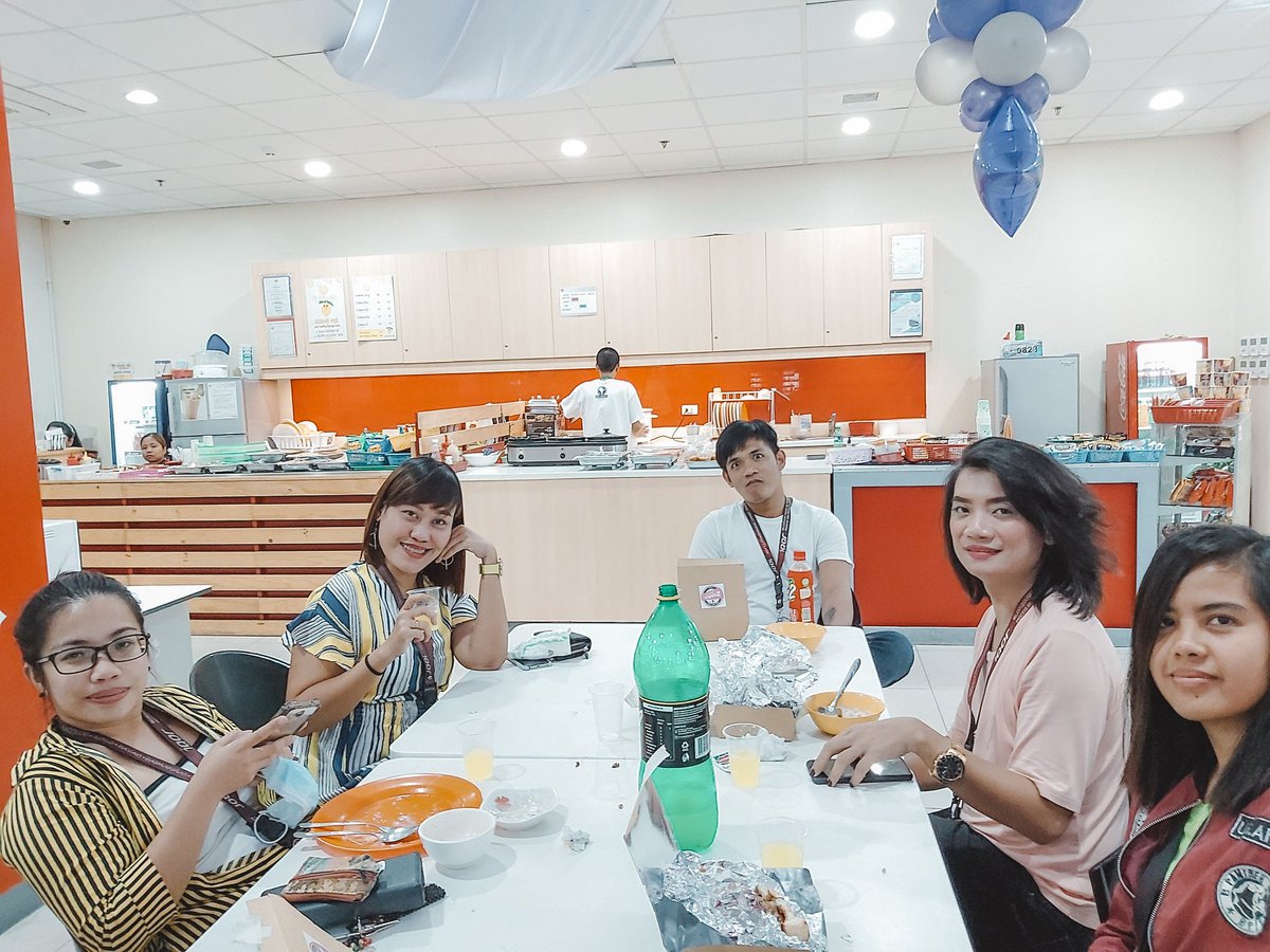 kunibels's tweet photo. Enjoying the 3rd day of #CSW2019 with the Team and Burgeeeeeeerrrssss!!!! ❤❤❤❤❤❤ @MadeinBacoLOUD #PurpleLife #weareMETRO #MadeinBacoLOUD https://t.co/umLuJvgF8Y