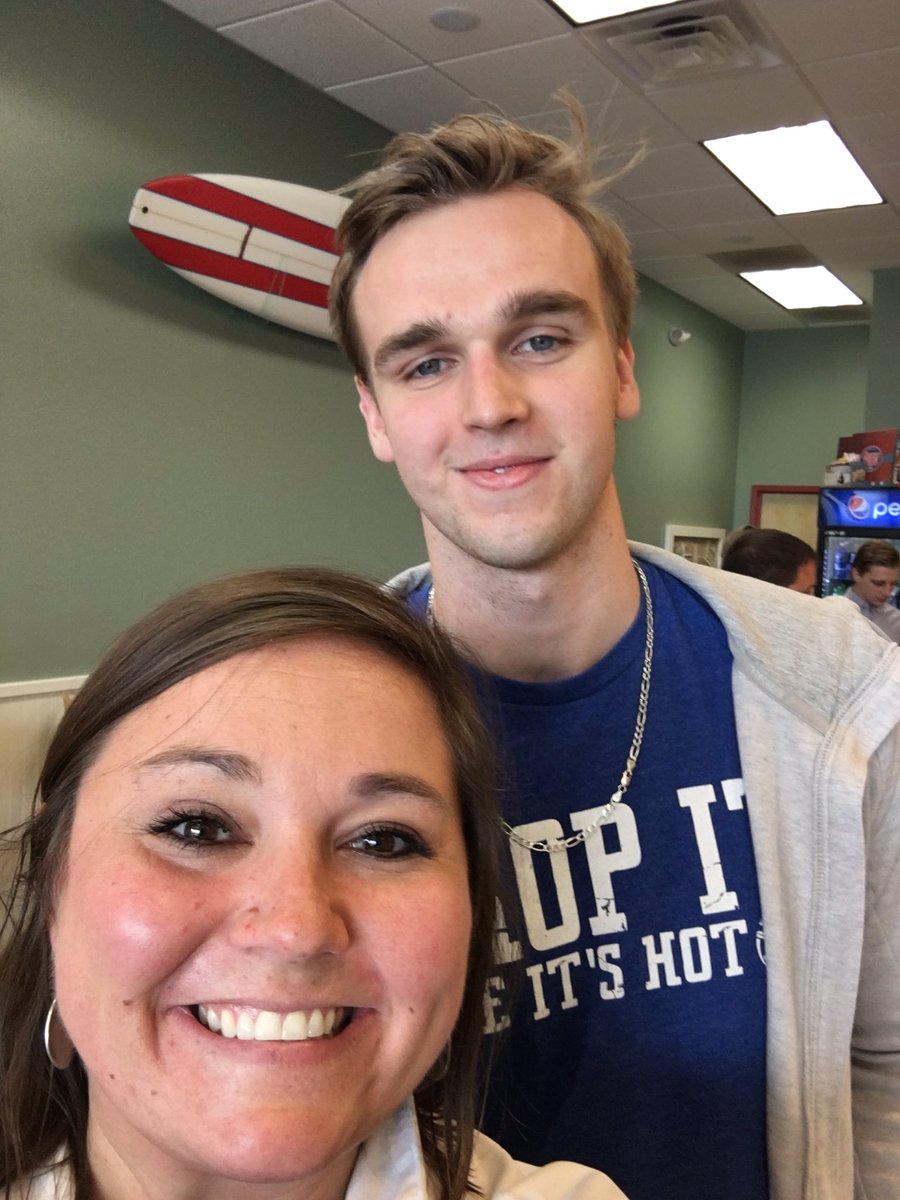 namick1813's tweet photo. One of the sweetest young men I ever had the privaledge of knowing and teaching! Now he’s headed to serve our country but not before he bought my lunch and we reminisced and caught up! Love this boy!! 💕#juiceboxes #pauly #junebox  #thisismywhy @paulsmyrick @luckymagnolia https://t.co/mp2nVCXcH6