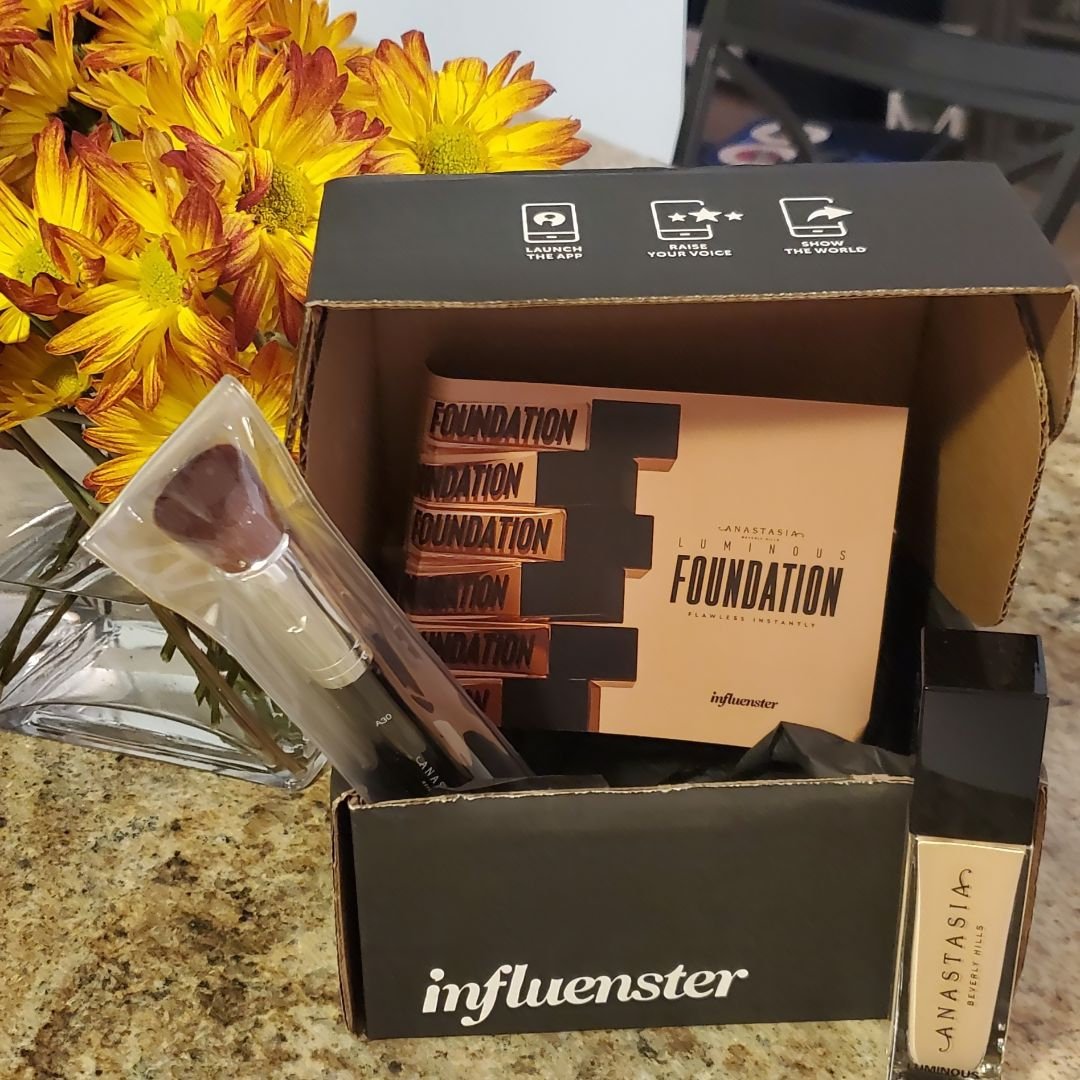 dleah13's tweet photo. Anastasia Beverly Hills Luminous Foundation is here!! Can't wait to watch my complexion transform https://t.co/dhTCXQwql3
