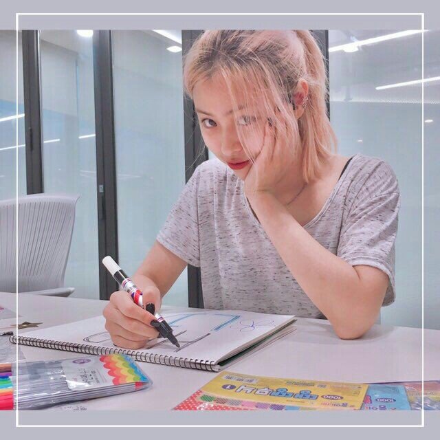 elphxba_'s tweet photo. @dbk_kimnari resolveu me encher o saco tirando essas fotos aleatórias... meresso. 😑😒 https://t.co/sygo6E02WO