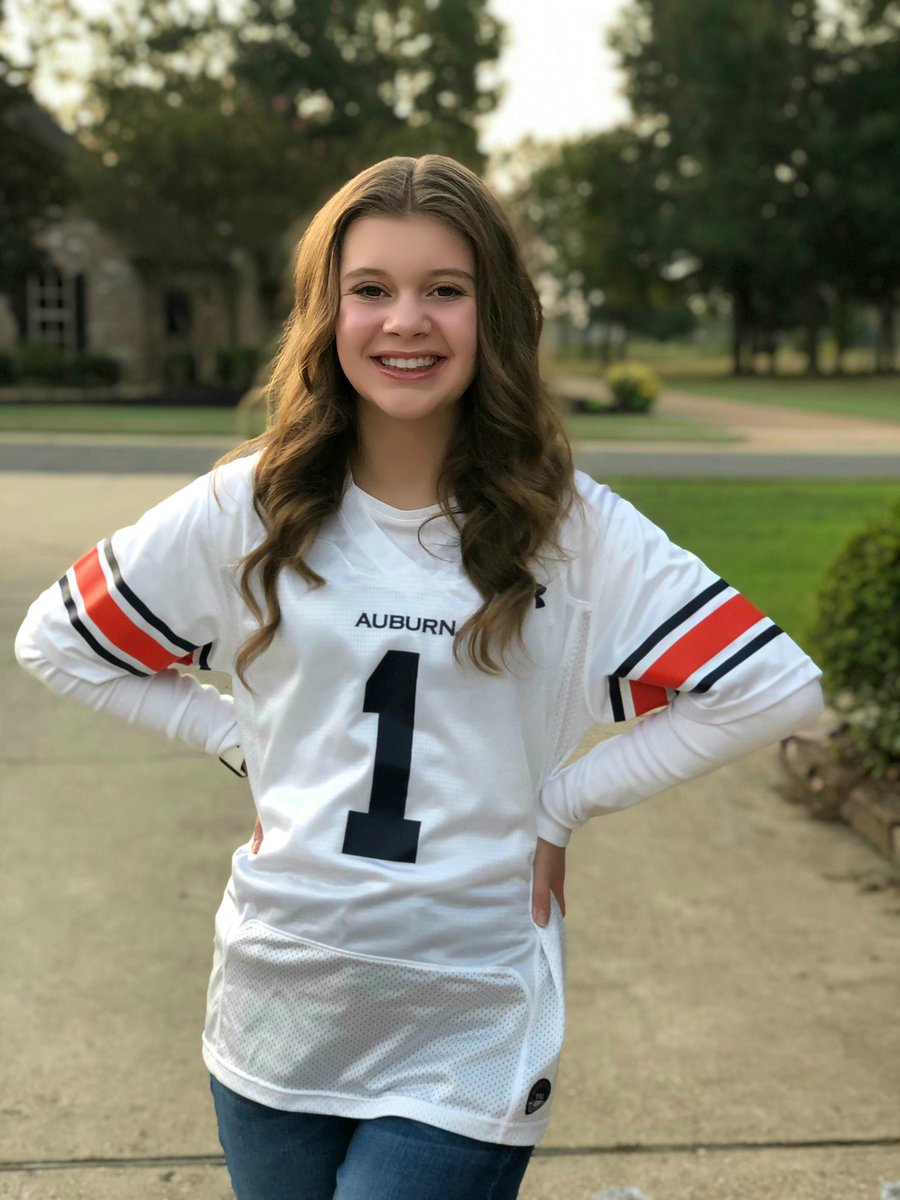 cfowler240's tweet image. Jersey day at school. I think she stood out a little in her Louisiana school. @AuburnFootball @AuburnTigers @BigkatB @AUFAMILY @AUAlumniAssoc @AuburnU @AuburnEQ @CalvaryCavs @ChadMcDowell_ #WarEagle