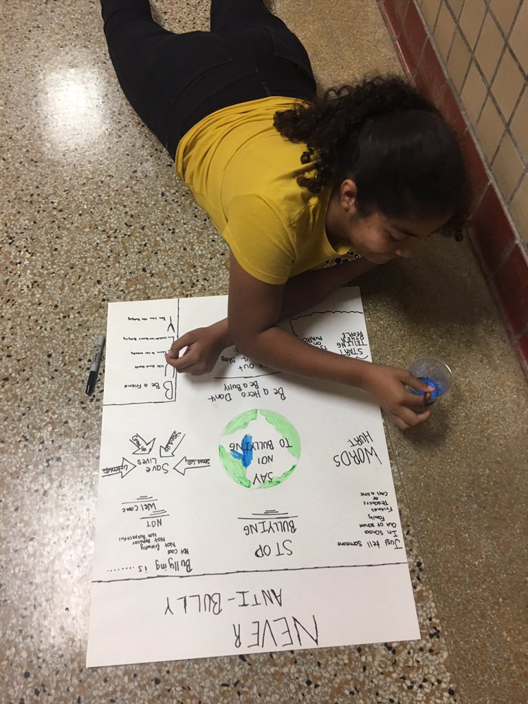 VernonMSWLA's tweet photo. “Mustangs stand up to bullying!”Student council continues to work on spreading the word! #leaders #studentcouncil #Greatstoriesstarthere #WeareHCISD https://t.co/YeKisisSXe