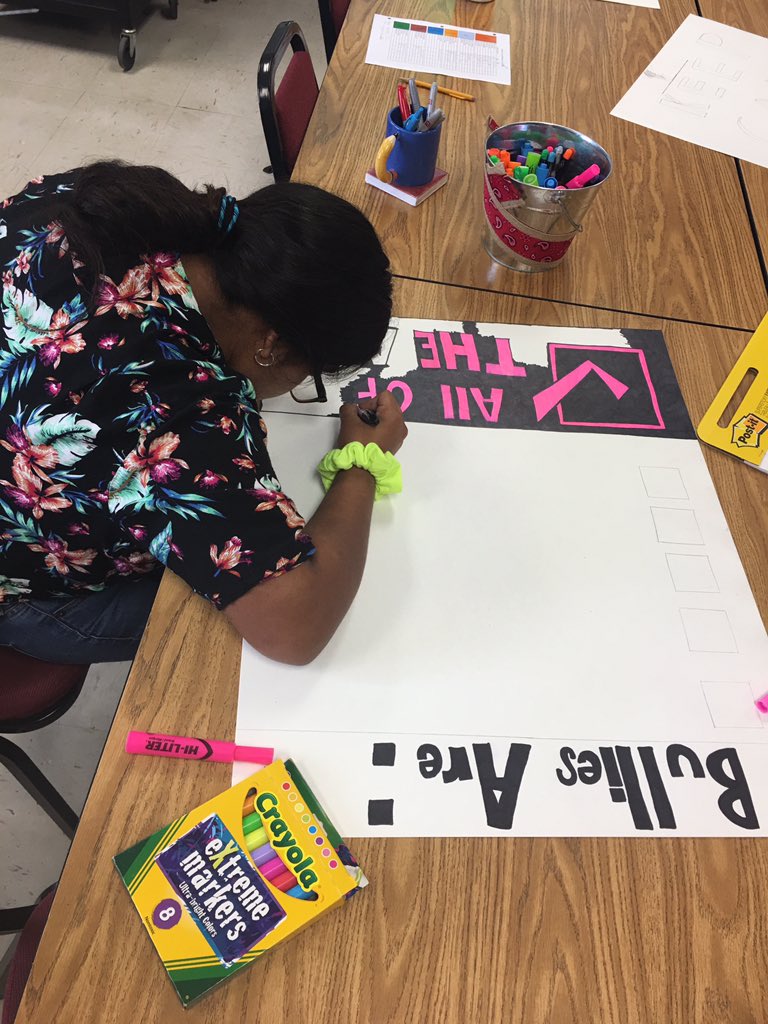 VernonMSWLA's tweet photo. “Mustangs stand up to bullying!”Student council continues to work on spreading the word! #leaders #studentcouncil #Greatstoriesstarthere #WeareHCISD https://t.co/YeKisisSXe