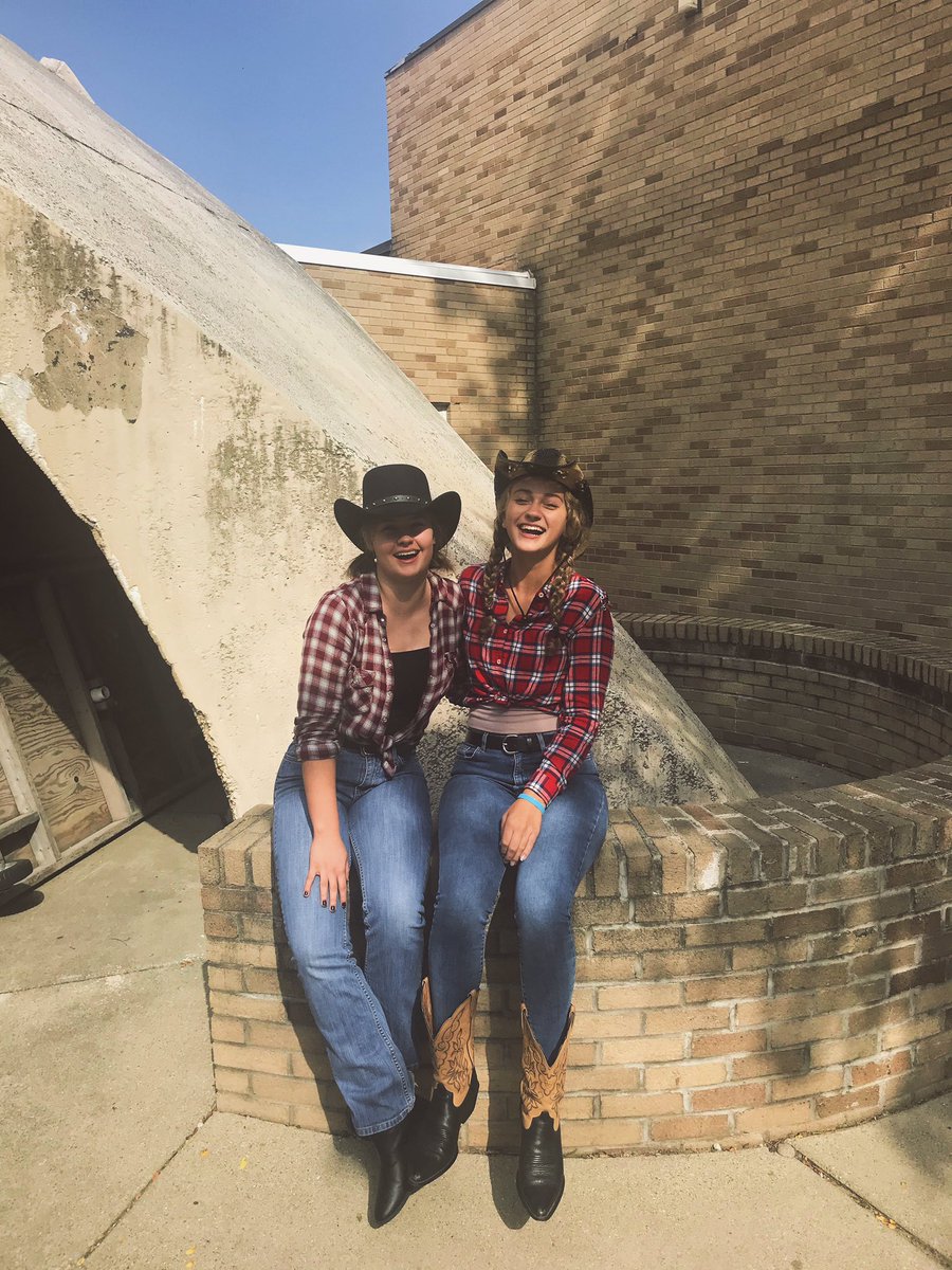 BlevShan's tweet photo. wild west wednesday never looked better 🤠 @ActivitiesJg #classof2021 https://t.co/Y1Nijn8Uei