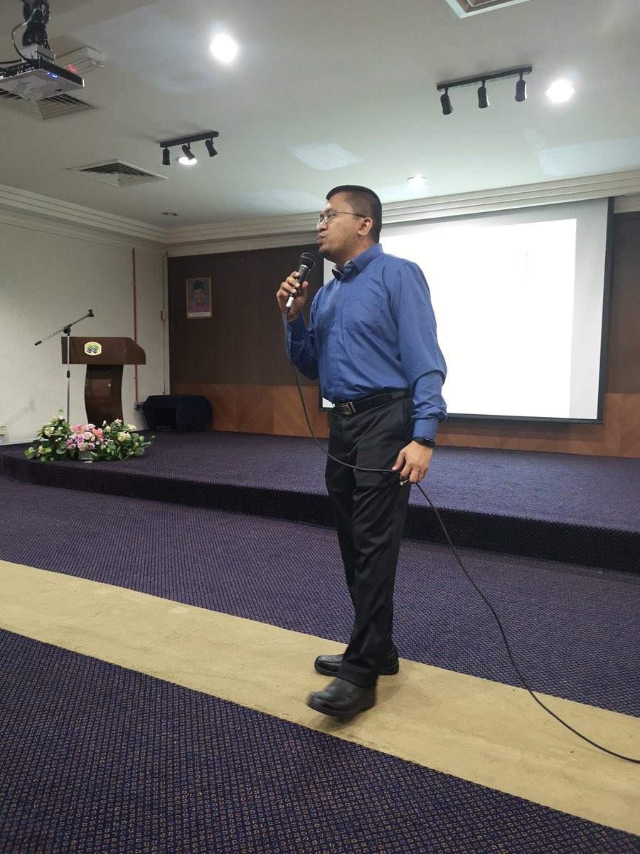 UrusetiaJ's tweet photo. Bengkel hari ke 2, pembangunan #TPATA aset air bersama @DID_Malaysia.
@IrFirdauz menyampaikan pmbntgn hubung kait setiap pelan dalam #TPATA dgn pelaporan yg akan dijana utk Pengurusan tertinggi.
#assetisawesome
@Mrk69658148
@HarjitSinghJKR
@JKRMalaysia
@JKRCPAB
@bppacpab https://t.co/rNyBM2Abpy