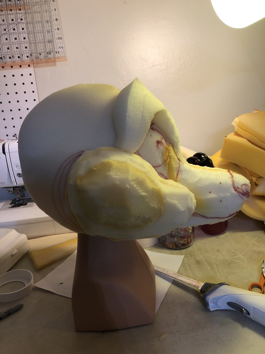 SpiritBStudios's tweet photo. Also working on a mouse sona! There are super SUPER early development shots but my carver is getting rly hot 😭 https://t.co/ocwSrOncWe