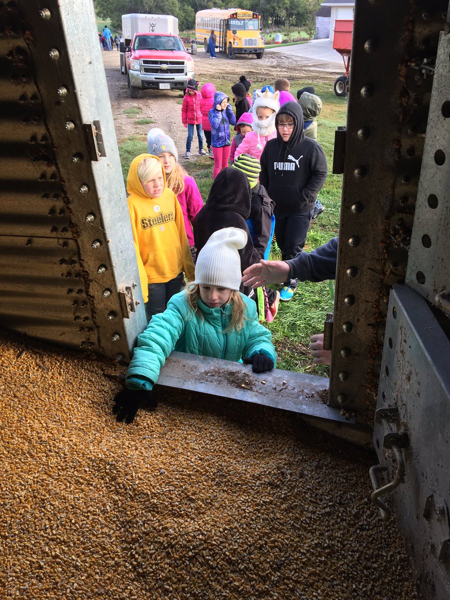 J2LearningIsFun's tweet image. I love my job...Learning trips to the Bryan &amp;amp; Ann Ruwe Farm and MPM Dairy help @WayneSchools 2nd graders understand farm life and where our food comes from...