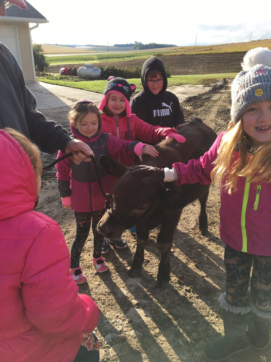 J2LearningIsFun's tweet image. I love my job...Learning trips to the Bryan &amp;amp; Ann Ruwe Farm and MPM Dairy help @WayneSchools 2nd graders understand farm life and where our food comes from...