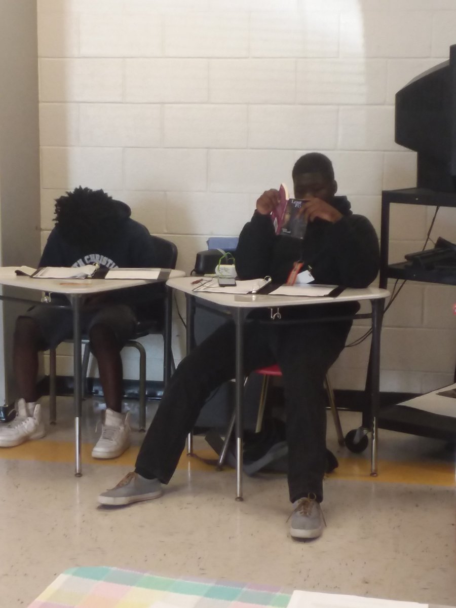 AvidMchs's tweet photo. Emphasis on Reading #literacy #ThisIsAVID @high_marlboro https://t.co/5ISzOixRUl