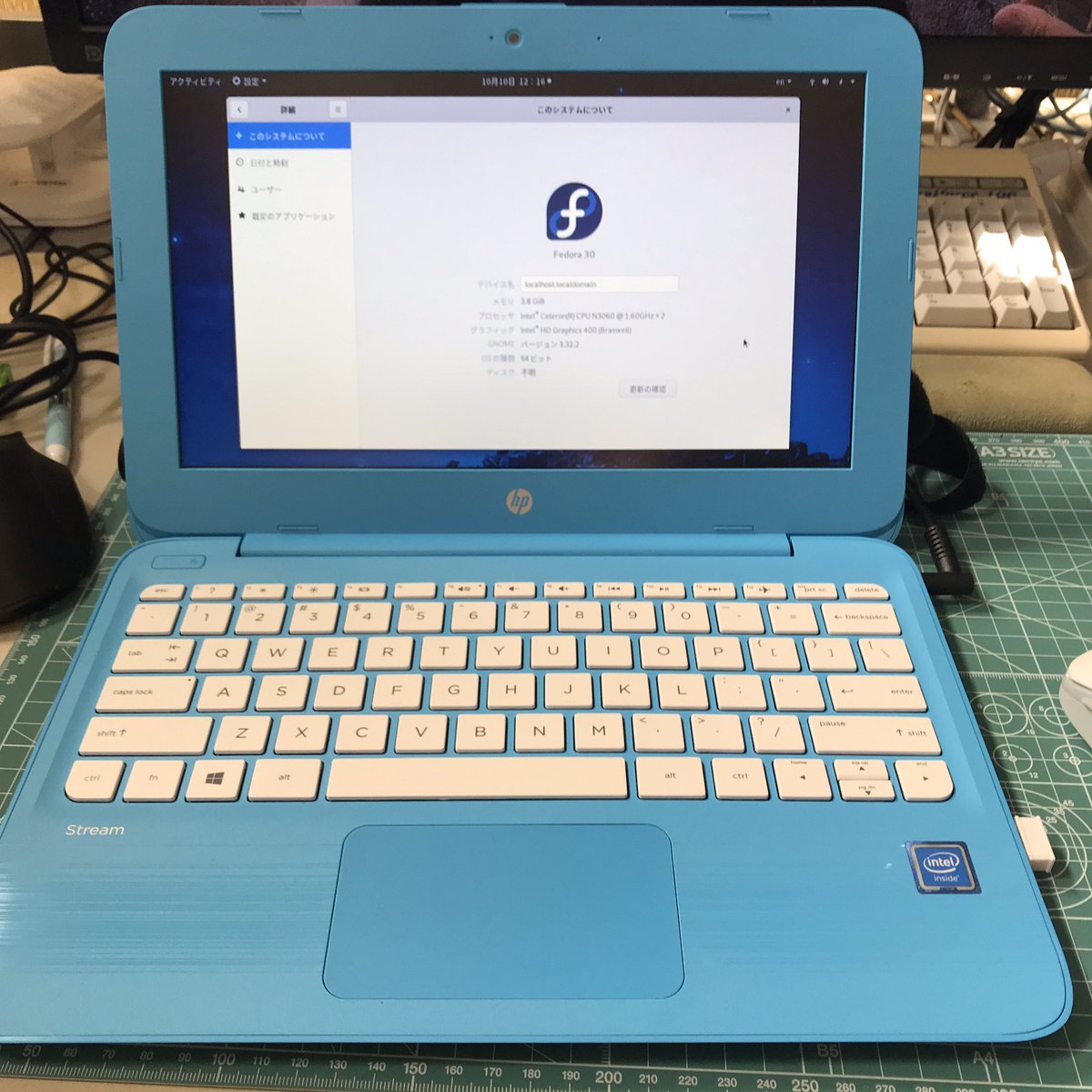 td_service's tweet image. 小さい方は、fedora❣
違うOSでも良いと定位置に着きました❣

#elementaryos #hpstream #hpstream11