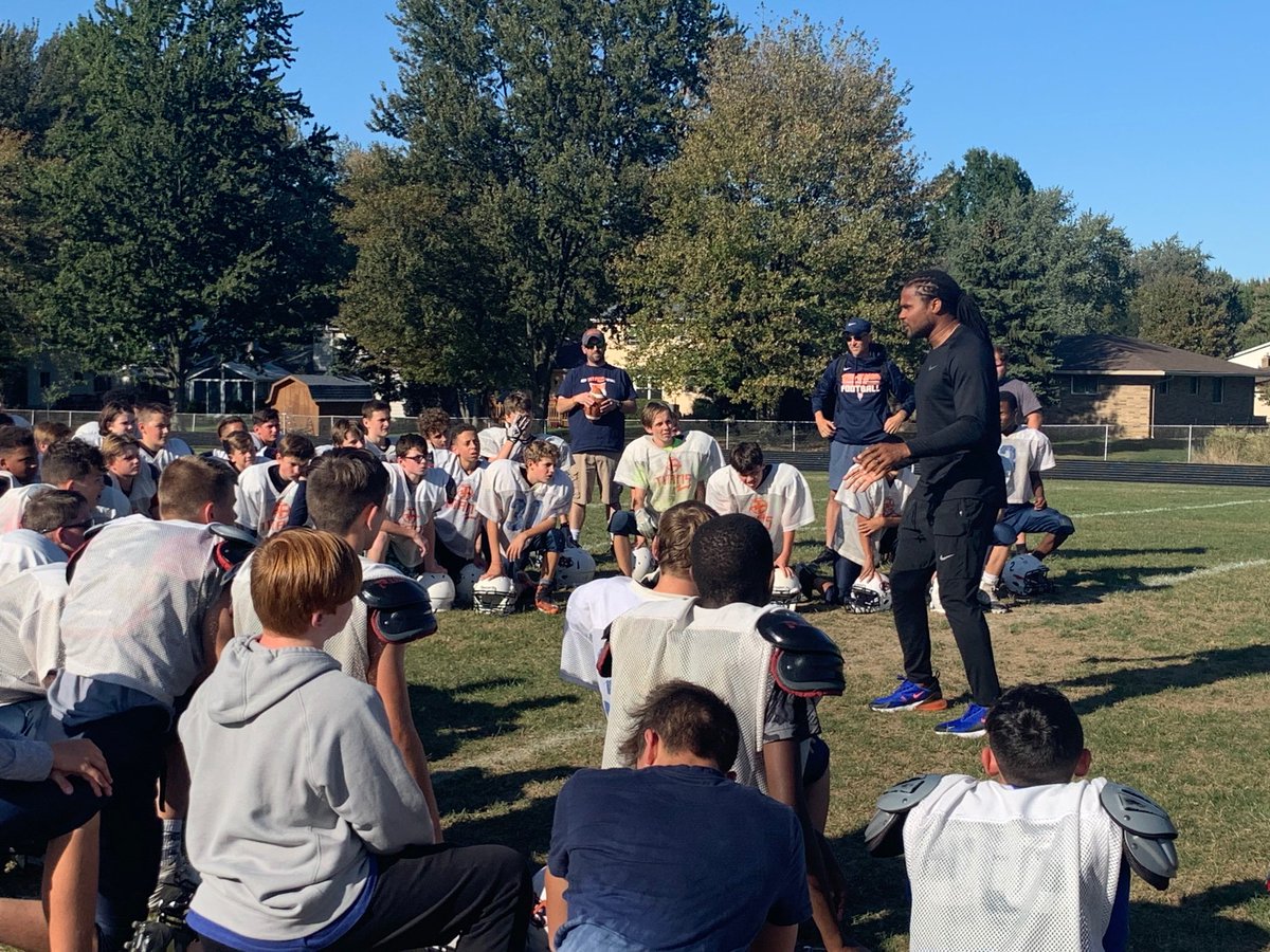 WeissyDOT's tweet photo. HUGE thank you to Browns legend @JoshCribbs16 for coming to practice today to speak to our 7th/8th grade Titans! @AthleticsBMHS @Titans_Jhunek
#family
#wefiredup https://t.co/Cy0vinsNUm