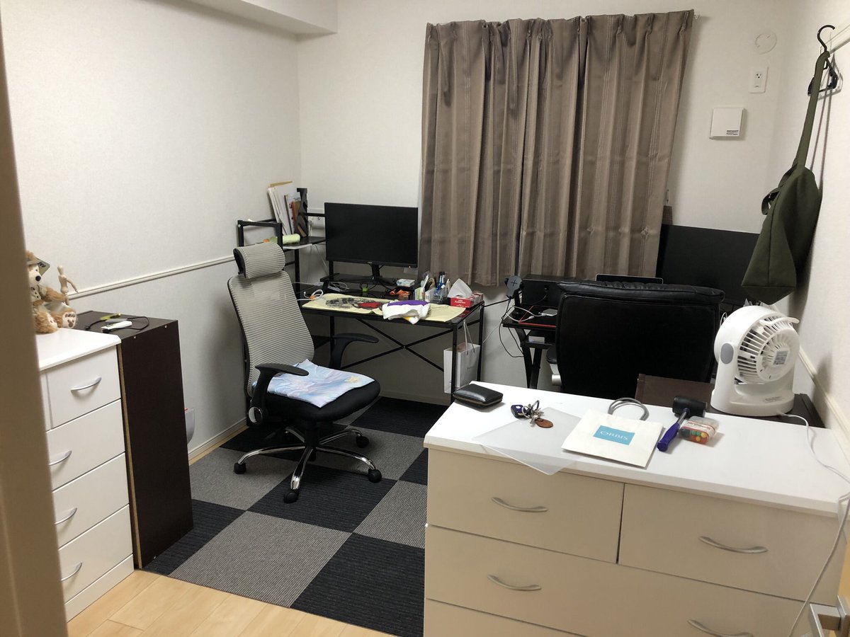 chanhira0116's tweet photo. 自宅の物置部屋を一新して作業部屋に変更完了！！

昨日から@ChanFukoo さんと並んで勉強開始

そして先月までいた現場からまさかの仕事がもらえそう！

やったるぞーーーーー https://t.co/pG75JntjE3