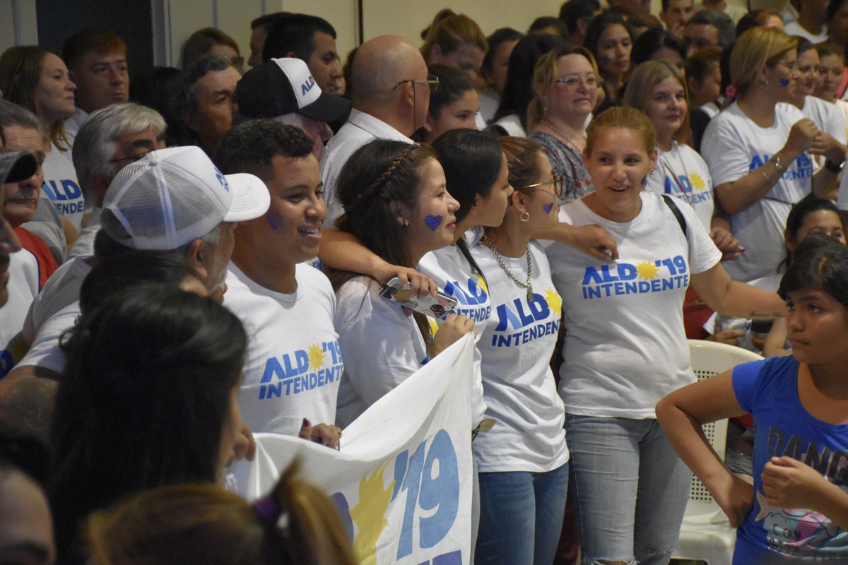 Culminamos este miércoles de la mejor manera compartiendo con cientos de personas nuestro acto de cierre de campaña

GRACIAS EN NOMBRE DE TODO EL EQUIPO DE LA LISTA 739 #UnidosPorVillaÁngela