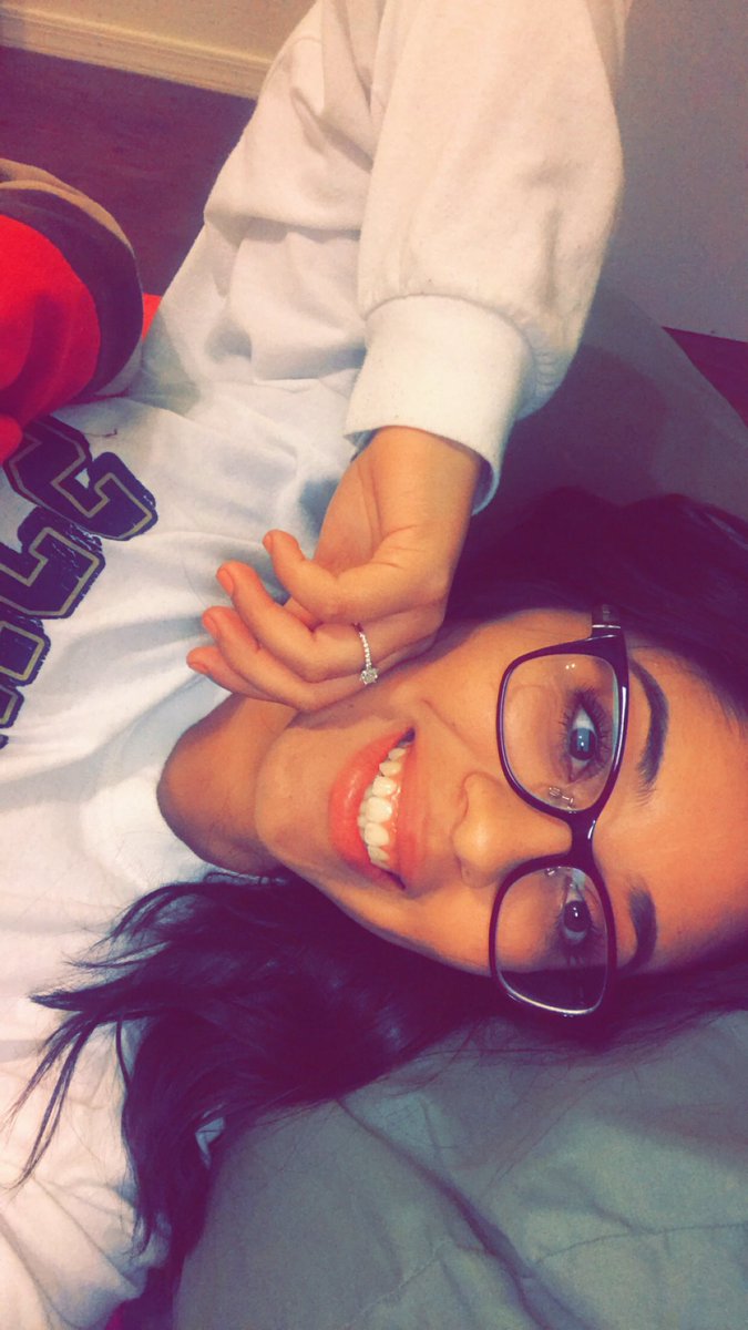 Yadira_lyn's tweet photo. Something about having my ring on a pic makes the pic better๐คท๐ปโโ๏ธ #SoIThink ๐ค https://t.co/8m1uImpWvQ