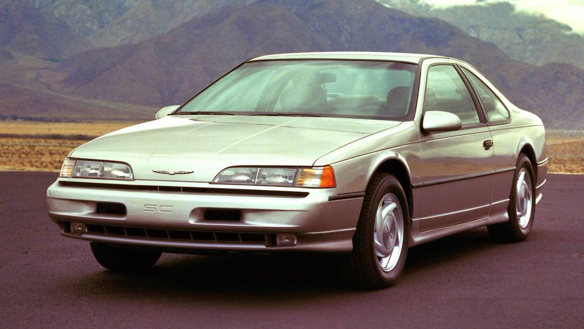 AutomovilMex's tweet photo. Un día como hoy hace 31 años, el 10 de octubre de 1989, se produjeron los primeros #Ford #Thunderbird y #Mercury #Cougar de la entonces nueva generación, que causaron auténtico revuelo por su sofisticación. ¿Alguien se acuerda de 'el automóvil llamado Deseo' 😎? #HistoriaAP https://t.co/q1skxLKfvL