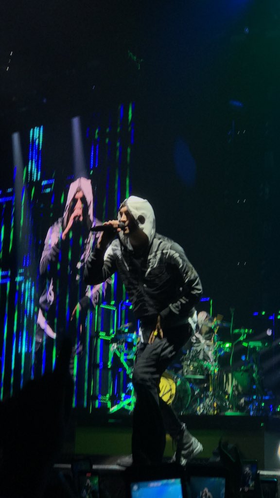 dmadontctrl's tweet photo. some pics from tonight :) don’t steal them please i almost passed out for them 😡 #banditotampa https://t.co/jb01vrRE47
