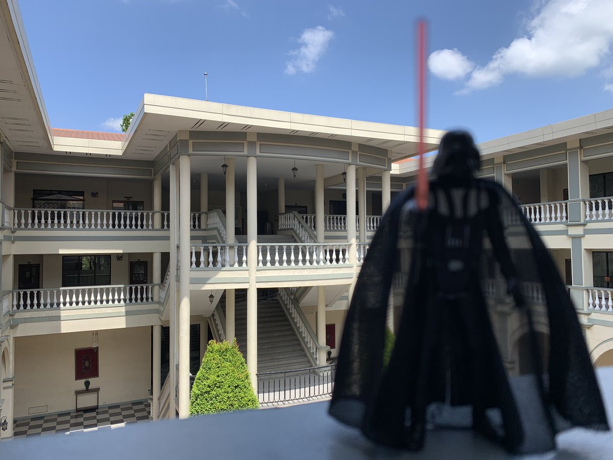 richiefsc's tweet image. Someone is ready to train his new Sith apprentice... #starwars #electiveclass #dlsud #seniorhigh #maytheforcebewithyou