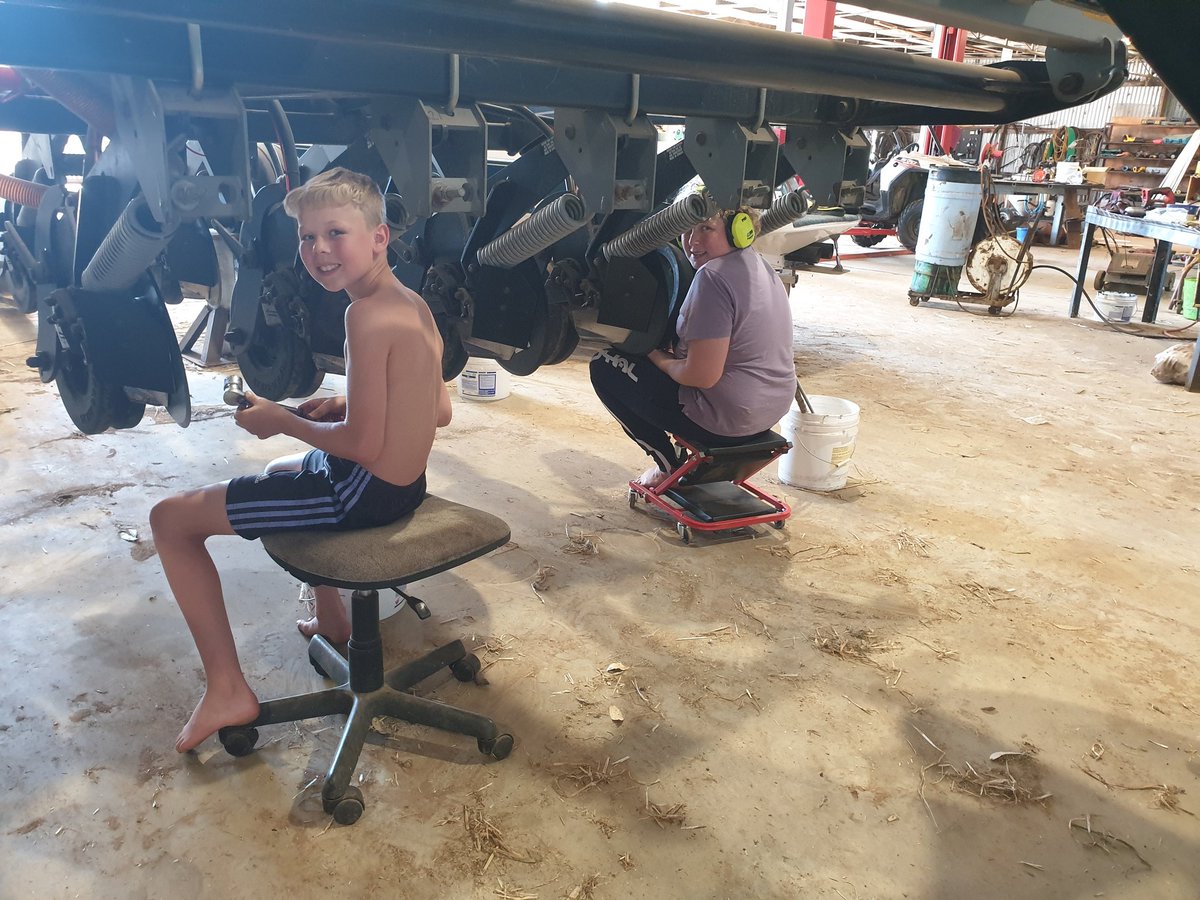 nig_michael's tweet image. Holiday work for my boys. #pillardrill maintenance.