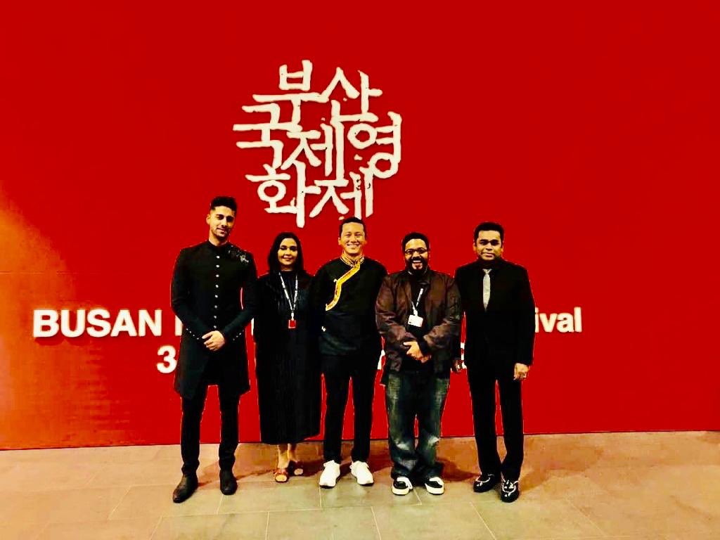 talwar_puja's tweet photo. The maestro sets the stage on fire with his live performance @BusanFilmFest.The team walks the red carpet at the festival #99songs presented by @jiostudios & @arrahman dir by @VishweshK stars @Itsehanbhat. @TenxinDralha @YM_Movies @JioCinema @idealentinc #BIFF20 #99songsthemovie https://t.co/E138PL6tHB