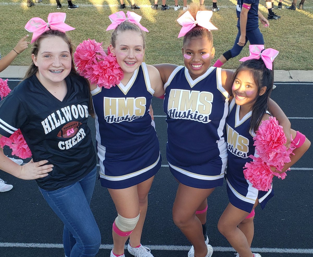 melaniegray_phi's tweet photo. HMS Pink Out game against KHS!
#HUSKYCHEER https://t.co/xZCVDtsAZr