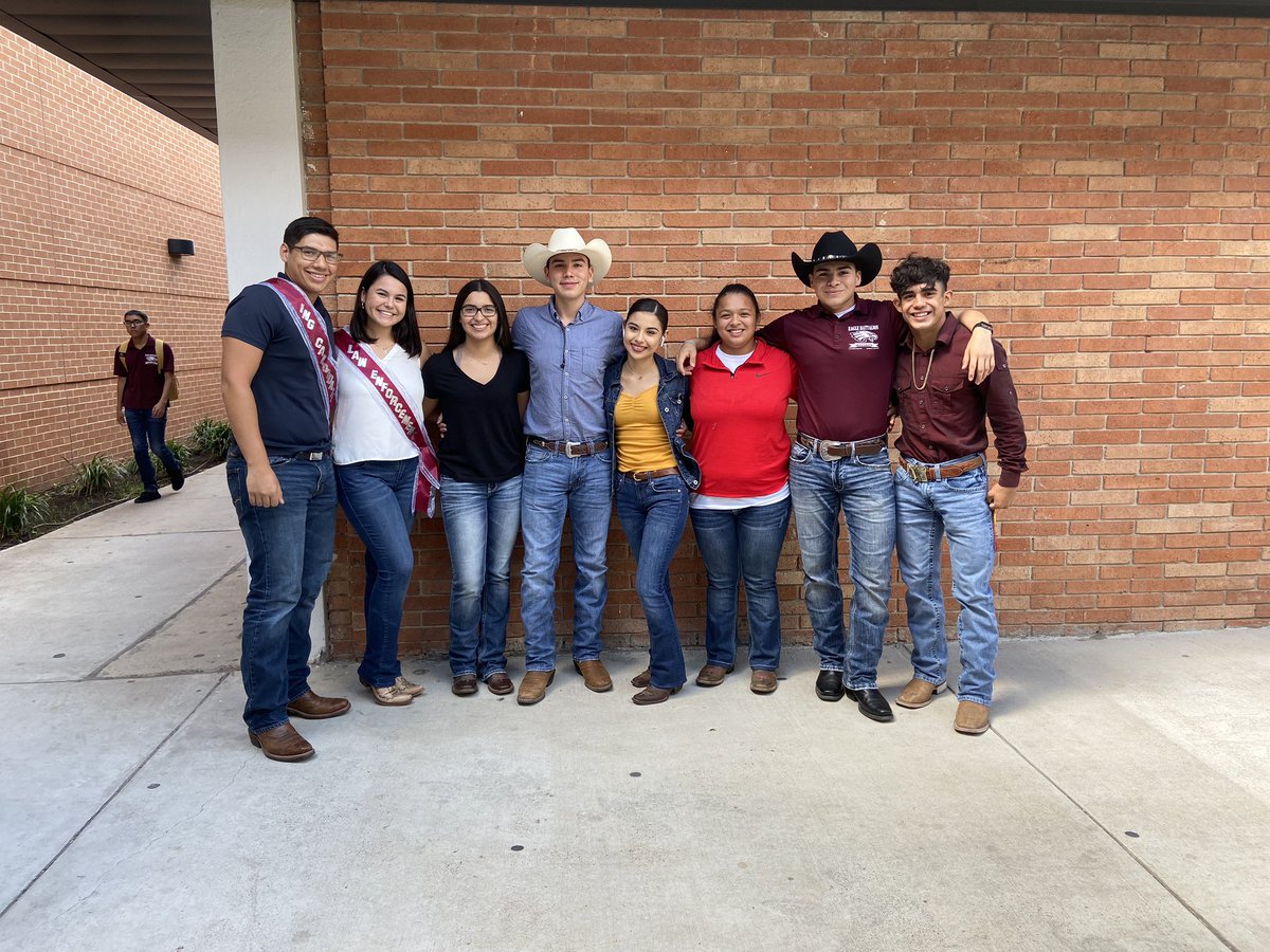brendajannette_'s tweet photo. these boots were made for walking  #WesternWednesday 🤠💘 https://t.co/Cy0pDhDZDj