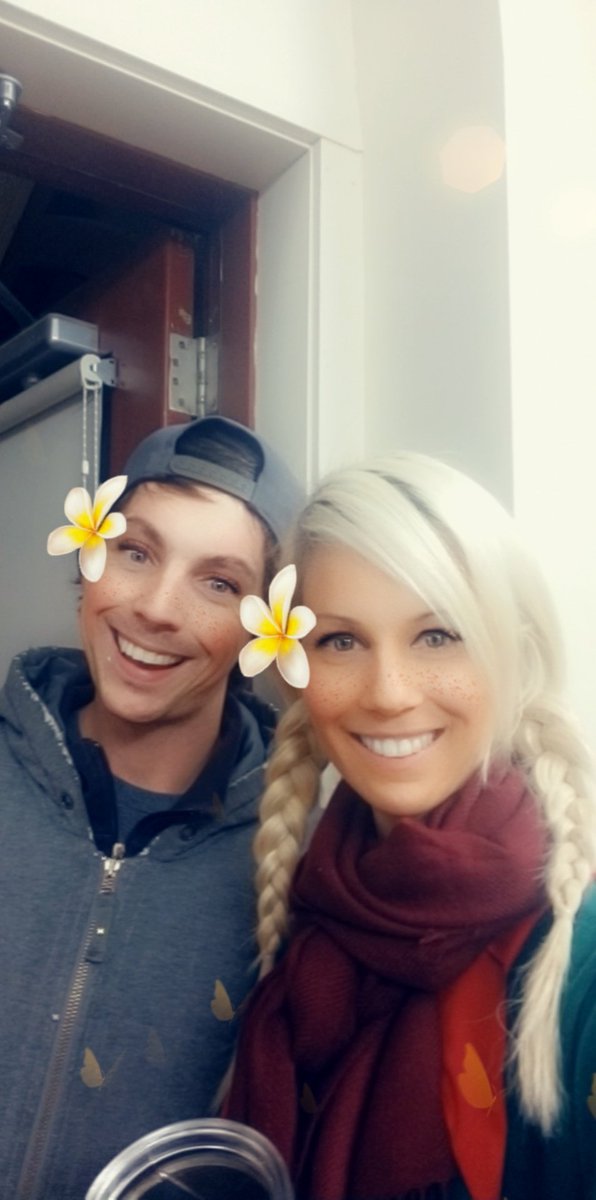 megan_goodvibes's tweet image. Awwwwww Yasssss!!! 👌♥️🎉🎬🥳 -Justin McLoughlin-Tia Lavallee- Those side braids tho...😅😂😅 love youuuu guys!!! #friends #setfamily #setfun #loveit #goodvibesonly #WednesdayMood #WednesdayVibes