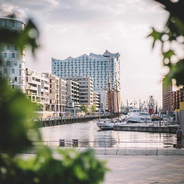 ...
Bisschen Licht in der dunklen Jahreszeit
...
📷 <a href="/sogehtnorden/">Nadine Gänßlen</a>
Ausgewählt von <a href="/elbflip/">Philipp / Flip</a>
...
✖ Markiere deine Hamburg Fotos
✖ Tag #IgersHamburg
...
#igershamburg #igers #hamburg 
#hamburgahoi #hamburg_de #meinhamburg 
#hamburgcity #hamburgermomente #hamburgentdecken #hamburg…