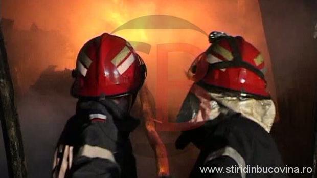 stiridinbucov's tweet image. Panică într-un bloc din Gura Humorului după ce un apartament a luat foc. Astăzi, în jurul orei 5:30, a fost anuntat pe 112 faptul ca se vede fum iesind dintr-un apartament, in orasul Gura Humorului.  #GURAHUMORULUI stiridinbucovina.ro/2019/10/10/pan…