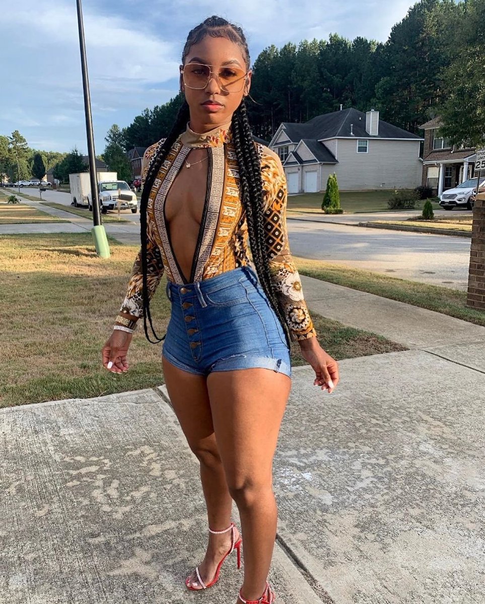 BellasEnShorts's tweet photo. I can cream on ya face daddy. 👅  #iamshamayne https://t.co/qpvvY68Aa3