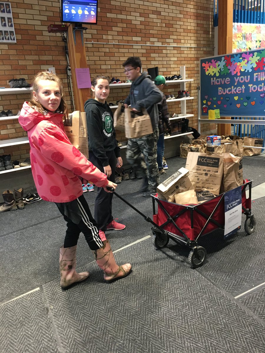 SchoolEcole's tweet photo. EGS students packed up the many non perishable food item donations for the FCC Drive Away Hunger Campaign today. Beautiful cards were also created for this campaign. #makingadifference #Hawkhelpers #kindnessmatters https://t.co/r9OgtU7gUN