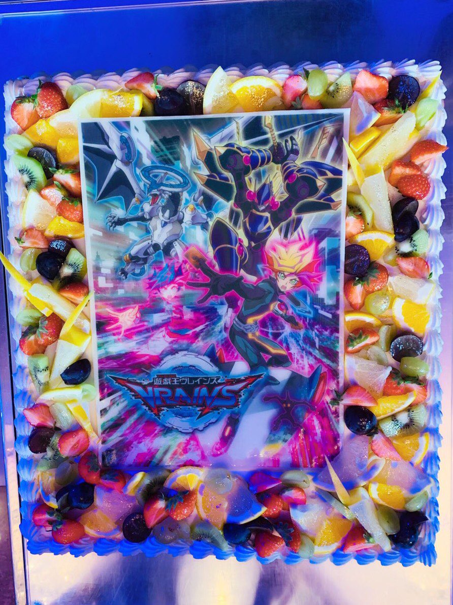 KAJI__OFFICIAL's tweet photo. 【梶】「遊戯王VRAINS」

打ち上げ！
沢山のキャスト&amp;スタッフが集まった、素敵な時間でした！
情熱と愛情がすごかった…！！

尊&amp;ソウルバーナーを演じさせていただけて、本当に幸せで、本当に楽しかったです！！

またいつか、俺のターンでバーニングドローして甦れヒートライオできますように！！ https://t.co/hxBew2tOvF